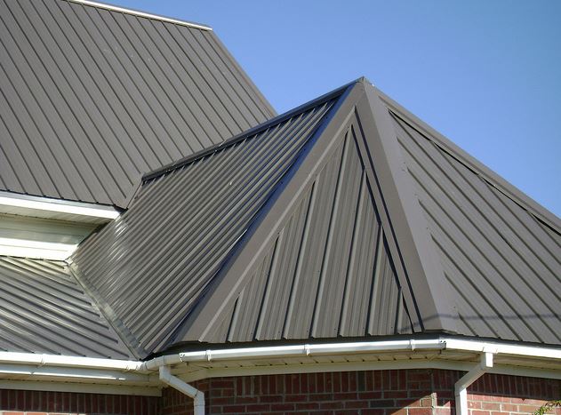 Toiture en métal : pourquoi choisir ce type de toiture pour votre maison